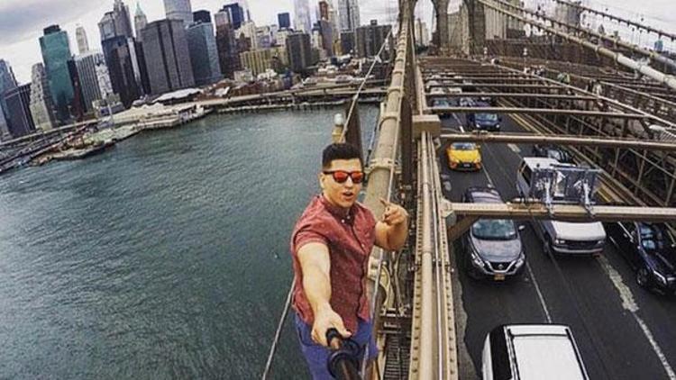 Köprünün tepesine çıkıp selfie çekmenin cezası ağır oldu