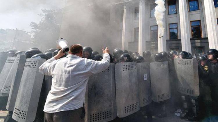 Kiev’de ‘özerklik savaşı’