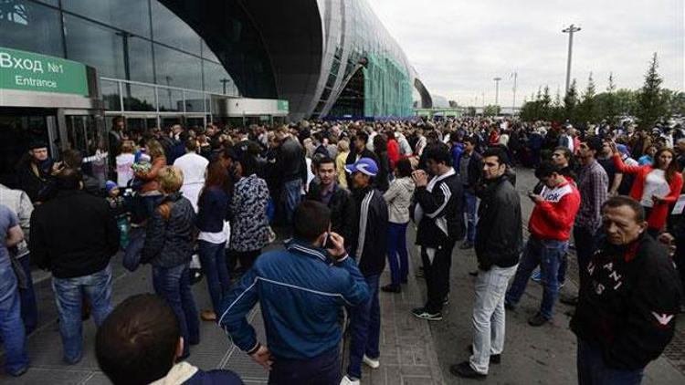 Moskovada havalimanı yangını: 3 bin kişi tahliye edildi