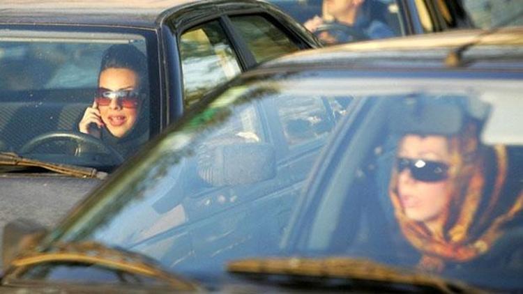 İran, iyi örtünmeyen kadın sürücülerin araçlarına el koyacak