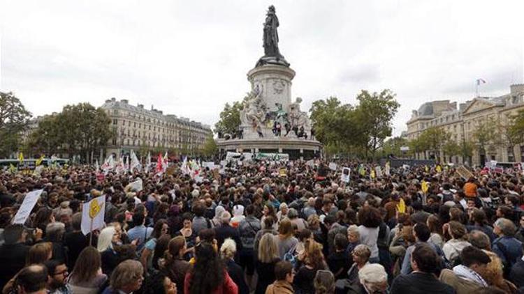 Pariste binlerce kişi mültecilere destek için toplandı