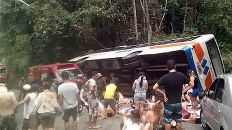 Brezilyada otobüs uçuruma yuvarlandı: 15 ölü, 66 yaralı