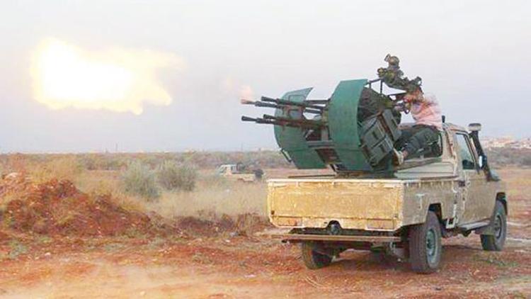El Nusra, İdlib’teki askeri üssü ele geçirdi