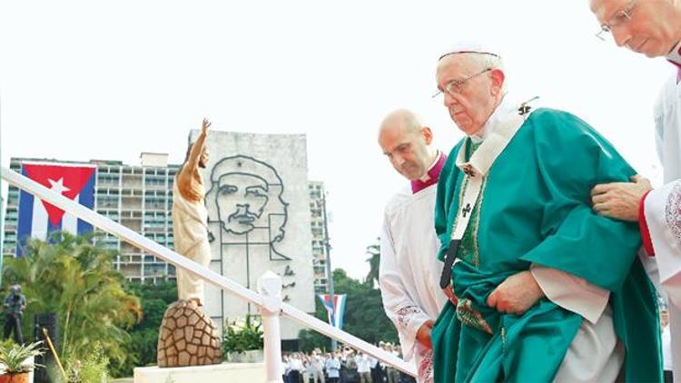 Papa, Devrim Meydanı’nda