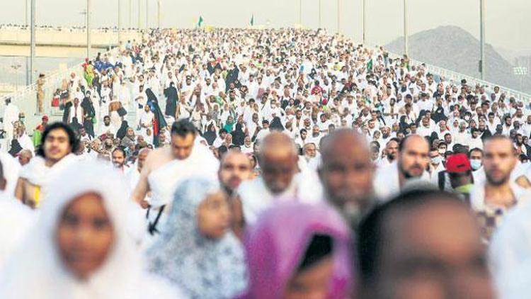 İrandan şok iddia: Hacda 4 bin 700 kişi öldü