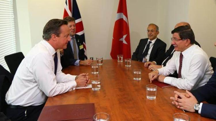 Davutoğlu İngiltere Başbakanı Cameron ile görüştü