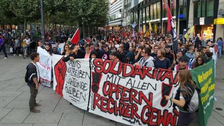 Frankfurt’ta mültecilere destek yürüyüşü
