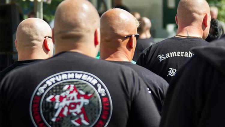 Alman yargıçtan neonazilere ödev cezası