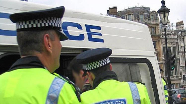 İngilterede terör bağlantılı gözaltılar en yüksek seviyede