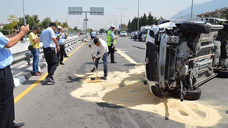 Polis aracı takla attı: 2 yaralı