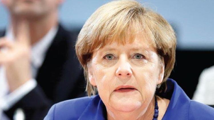 Merkel’i dünya takdir etti ama partisi eleştirdi