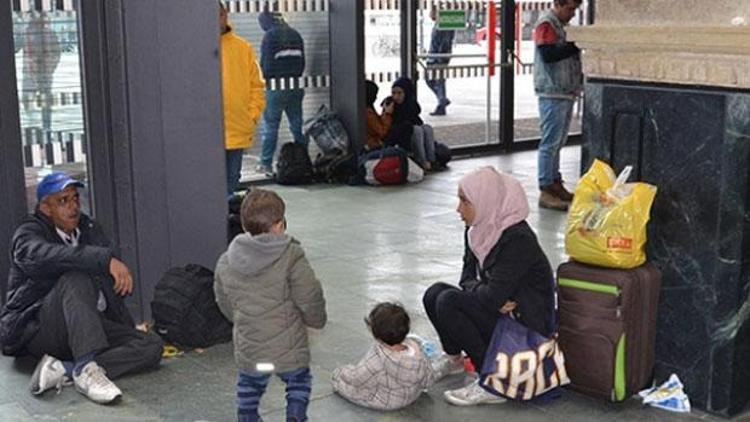 İsveçte 54 bin kaçak göçmen krizi