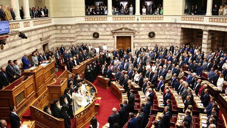 Yunanistanda yeni parlamento görevine başladı