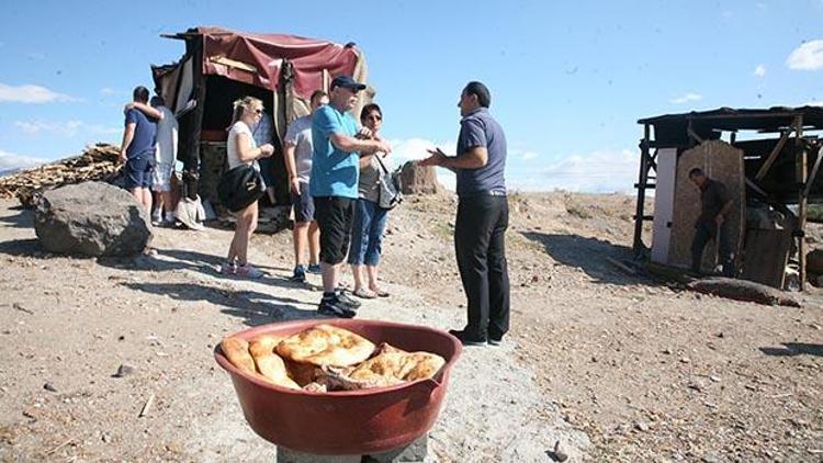 Turistlerin tandır ekmeği keyfi