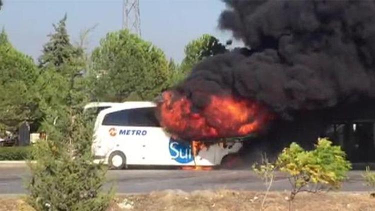 Yolcu otobüsü alev alev yandı