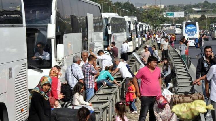 Otogarda bayram dönüşünde bilindik manzara