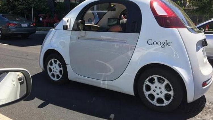 İşte Googleın en yeni sürücüsüz otomobili