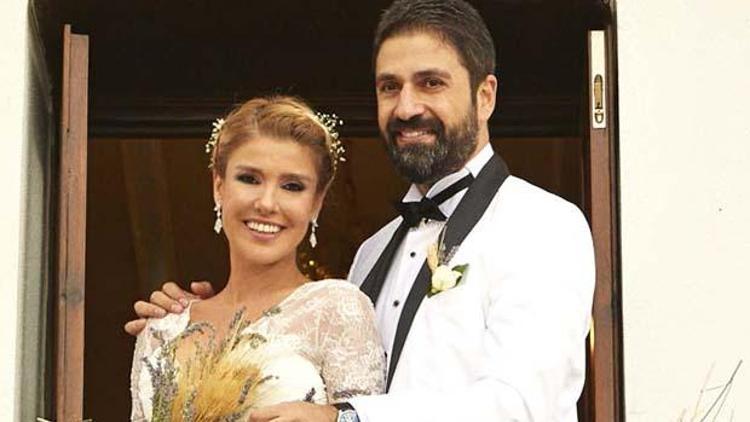 Gülben Ergen ve eşi Erhan Çelik evliliklerinin birinci yılını kutladı