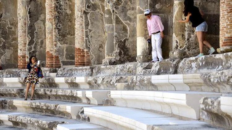 Aspendos Antik Tiyatrosu en uygun şekilde restore edilmiş