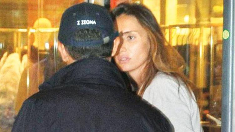 Mustafa Sandal ve eşi Emina Sandal ayrı ayrı alışverişte