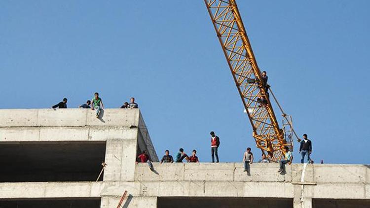 Torbalı’da ’toplu intihara’ kalkışan taşeron işçilerin maaş sevinci