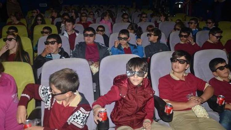 500 ilk okul öğrencisine ücretsiz sinema