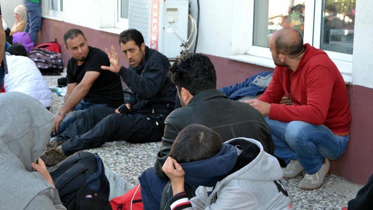 43 sığınmacı ve 8 organizatör yakalandı