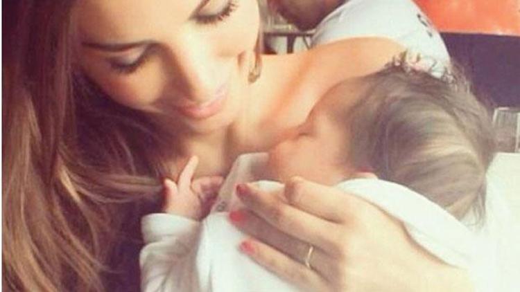 Yolanthe Cabau ve oğlundan ilk fotoğraf