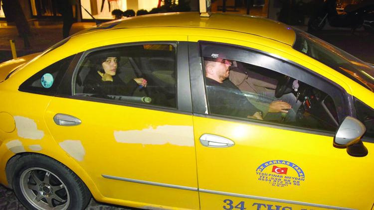Gonca Vuslateri ile Ali Biçim taksiyle kaçtı
