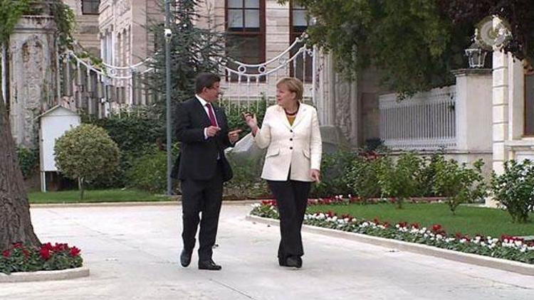 Davutoğlu-Merkel görüşmesi sona erdi