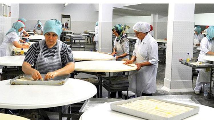 Sanayinin içinde börek satarak 125 ev kadınına iş sağladı