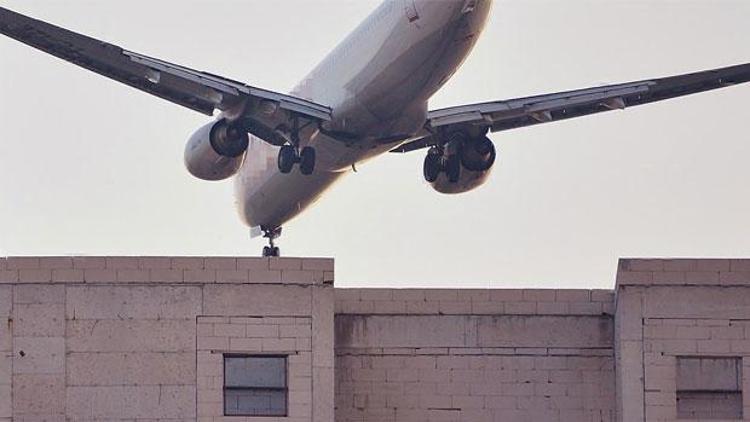 Emniyet Müdürlüğü 14 kat yaptı ’uçak çarpar’ diye 6 katı yıkılıyor