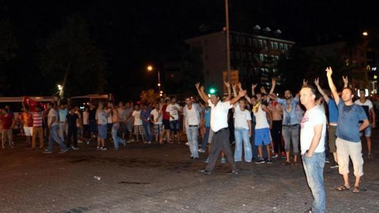 Alanyada HDP binasına yürümek isteyen gruba polis müdahalesi
