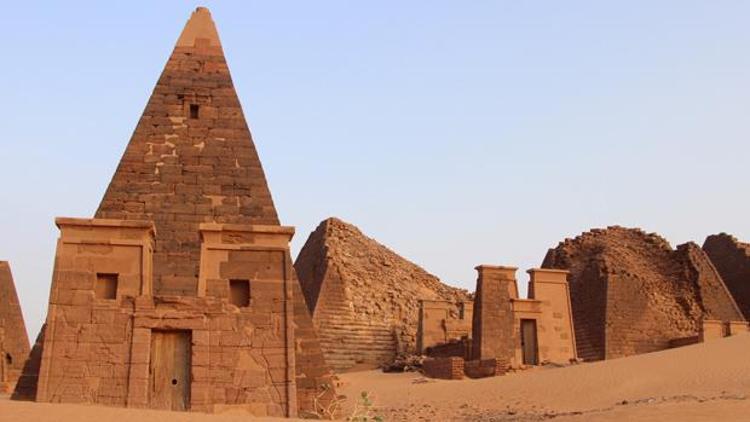 Sudan’ın terk edilmiş piramitleri