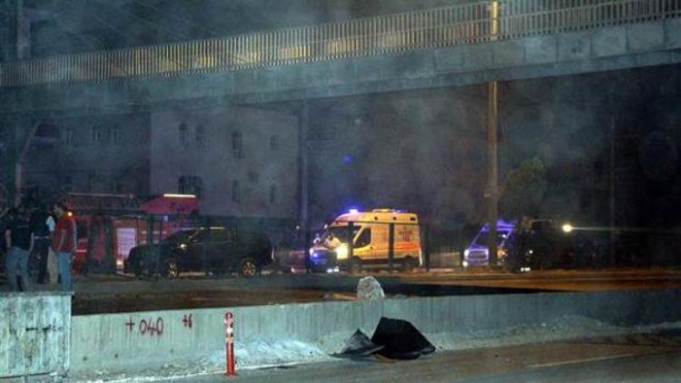 PKKlılar çevik kuvvet midibüsüne roketatarla saldırdı: 23 yaralı