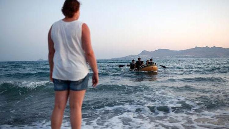 Ege denizinde bir mülteci vuruldu, üç Türk insan kaçakçısı tutuklandı