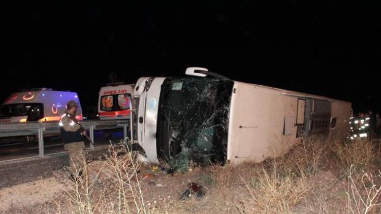 Erzurum’da yolcu otobüsü devrildi: 22 yaralı