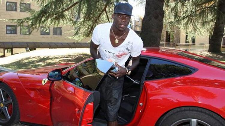 Mario Balotelli ehliyeti kaptırdı