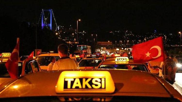 Taksiciler Boğaziçi Köprüsünde kontak kapattı