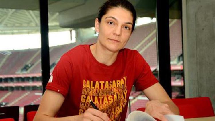 Galatasarayda Nevriye Yılmazın sözleşmesi uzatıldı