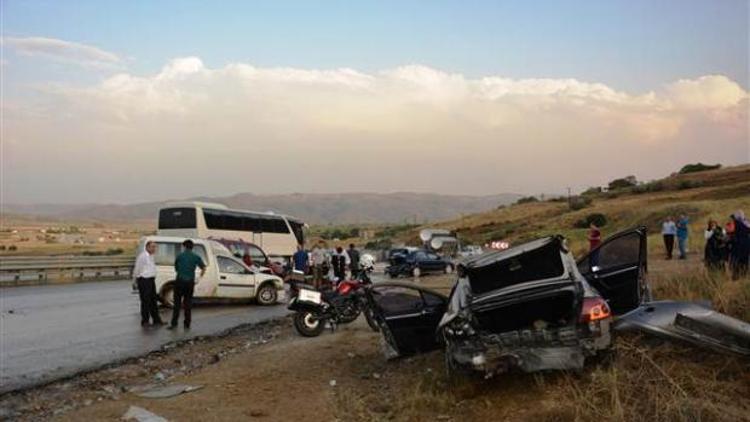 Elmadağda zincirleme trafik kazası: 8 yaralı