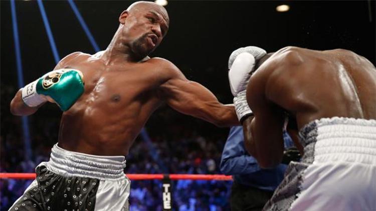 Mayweather Rockynin rekorunu egale etti