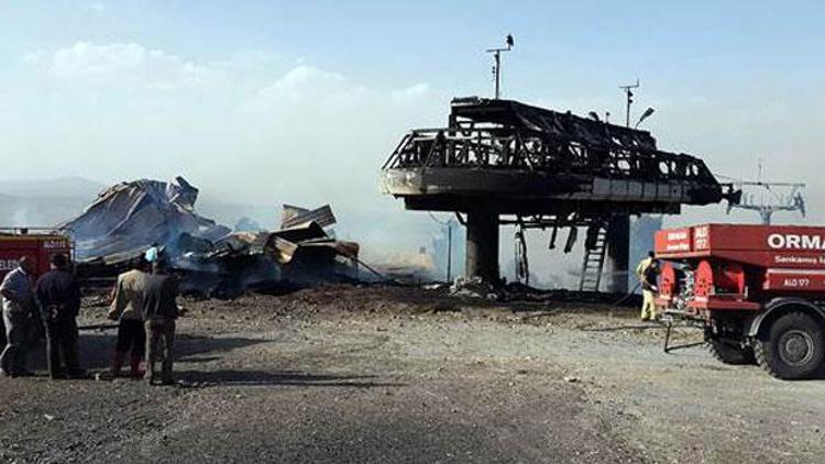 PKK kış turizminin kalbi Sarıkamışta telesiyej ve kafeyi ateşe verdi