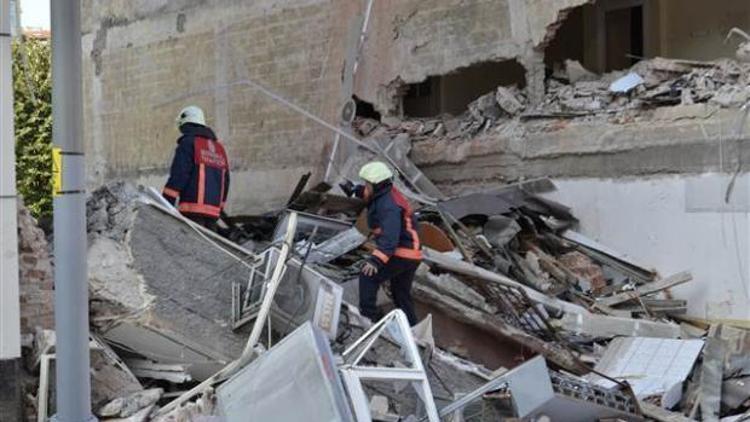 Üsküdarda 4 katlı bina çöktü: 1 kişi öldü 4 yaralı