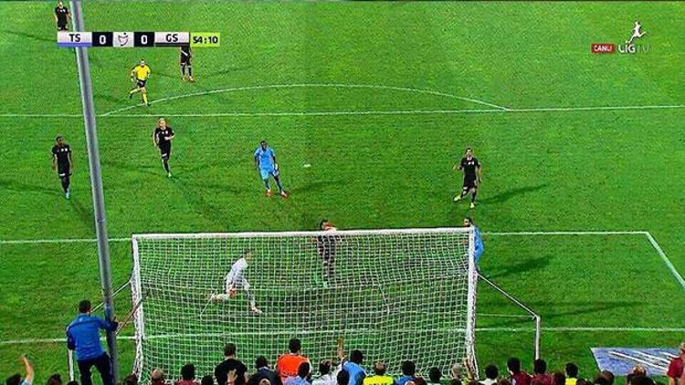 Erkan Zengin öyle bir gol kaçırdı ki...