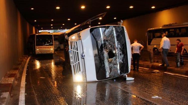 Antalyada zincirleme trafik kazası: 1 ölü 7 yaralı