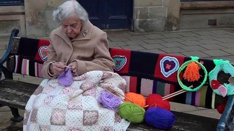 Sanat festivaline kabul edilmeyen örgücü ninelerden yaratıcı intikam