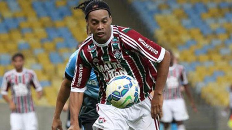 Ronaldinho resmen kulüpsüz