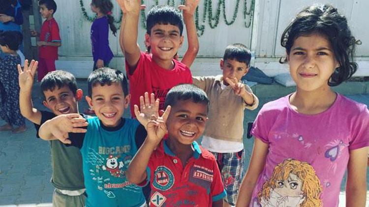 Türkiyedeki Suriyeli çocuklar için de ders zili çaldı
