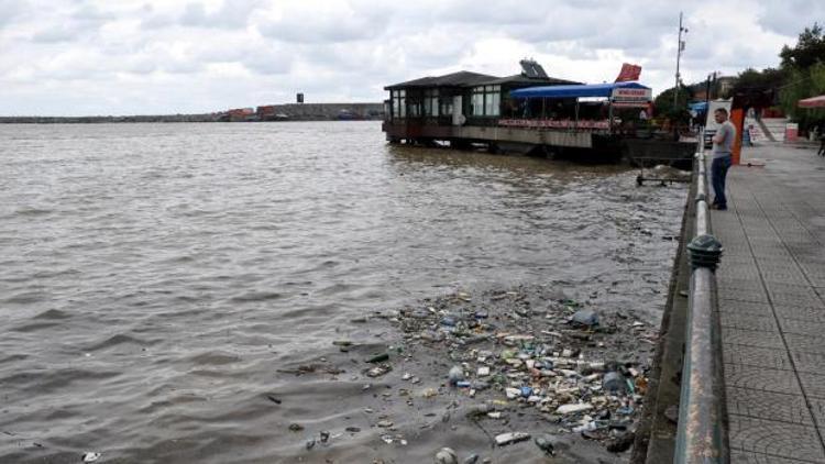 Zonguldak Limanı çöplüğe döndü
